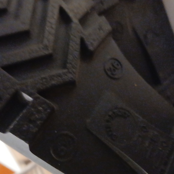 BURBERRY RAIN BOOTS - Picture 5 of 9